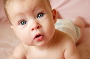 Cuida los ojos de tu bebe con toallitas
